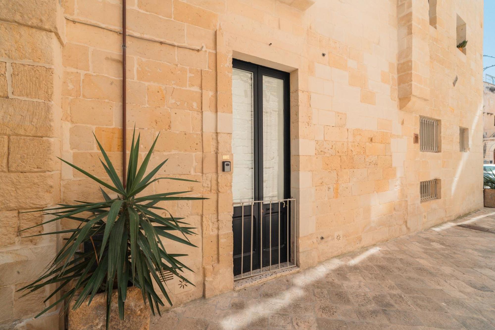 Donna Cristina Historic Apartment ليتشي المظهر الخارجي الصورة